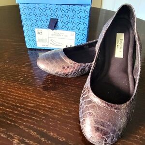 Simply vera wang flats